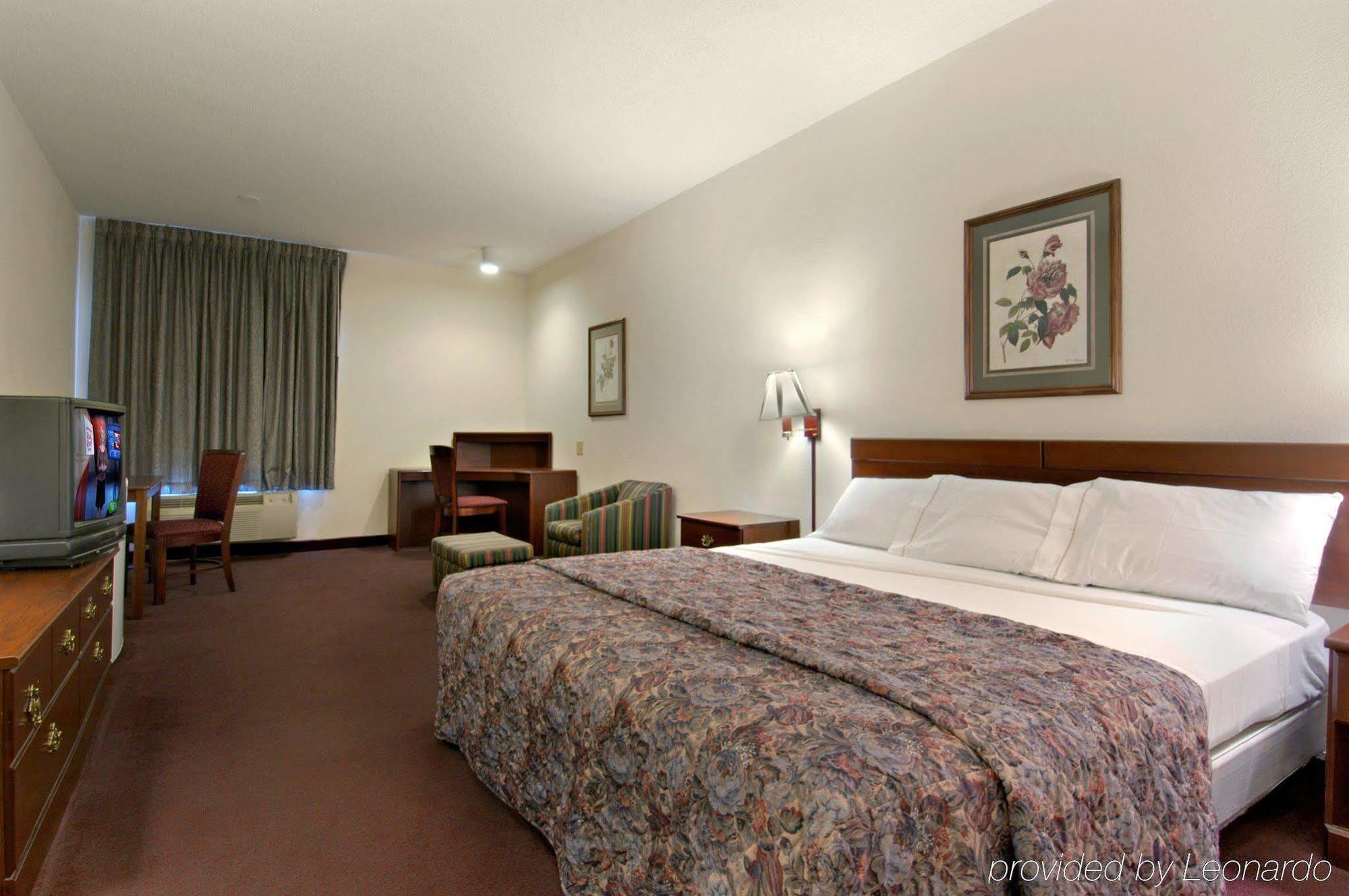 Red Roof Inn Гаффни Номер фото